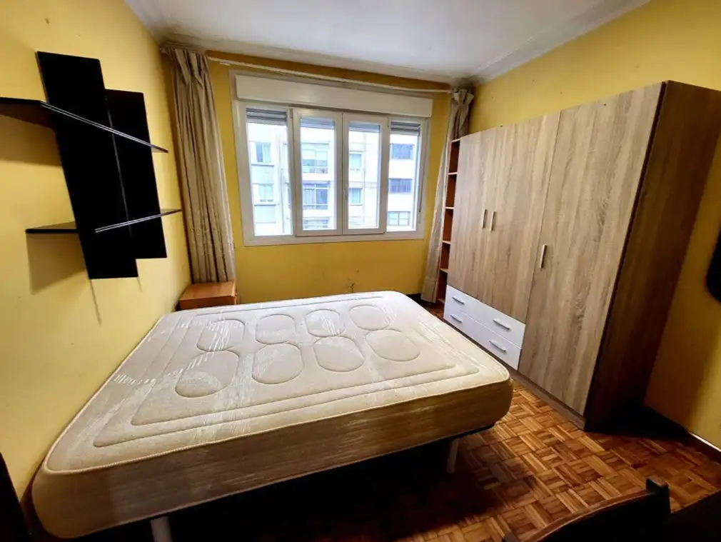 Bedroom of Flat for rent in Vigo   with Furnished, Oven and Washing machine
