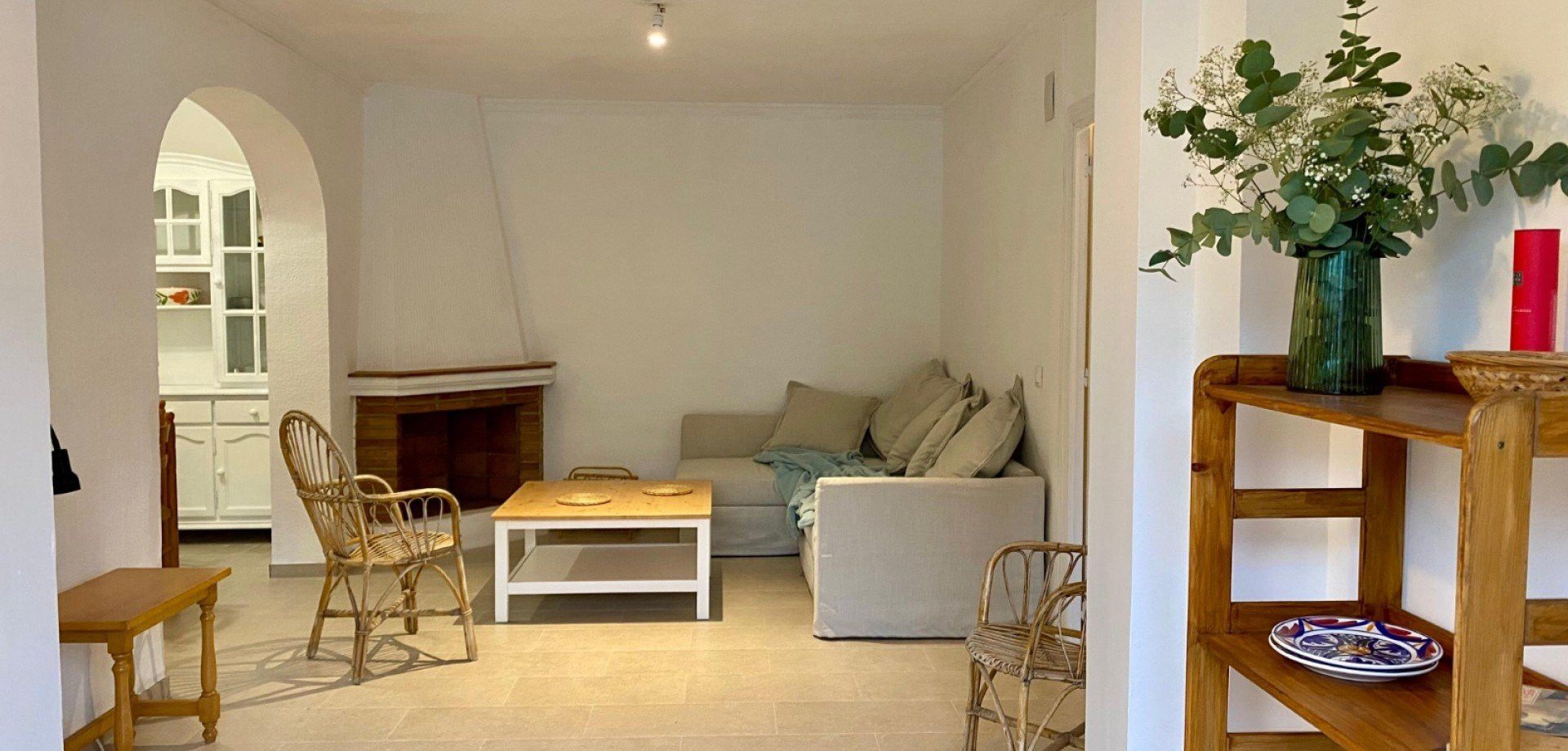 Sala d'estar de Casa o xalet en venda en Orihuela amb Jardí privat, Terrassa i Moblat