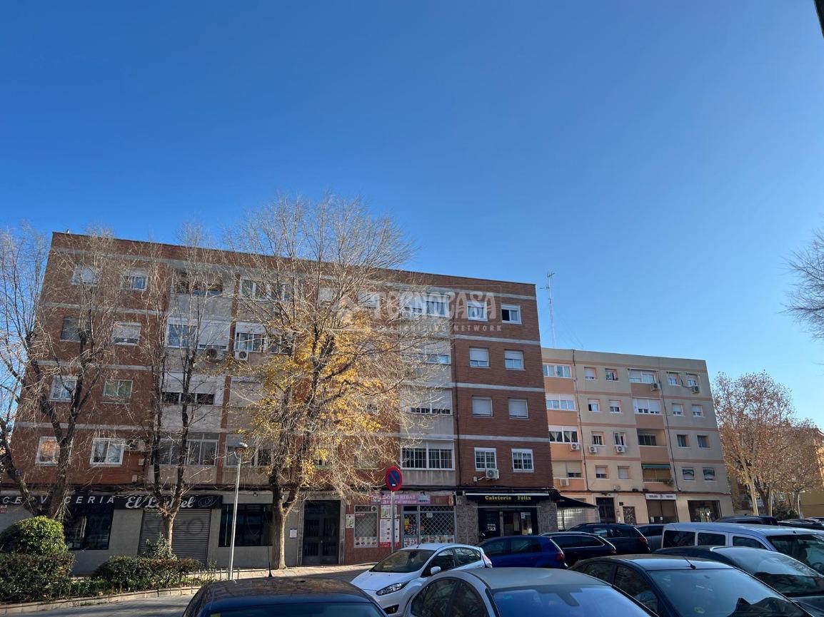 Vista exterior de Pis en venda en Móstoles amb Calefacció