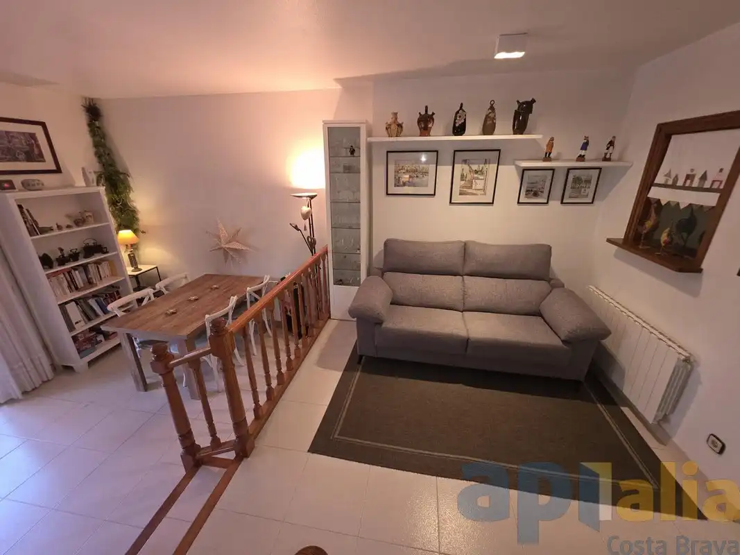 Sala de estar de Casa adosada en venta en Castell d'Aro, Platja d'Aro i s'Agaró con Calefacción, Jardín privado y Piscina comunitaria