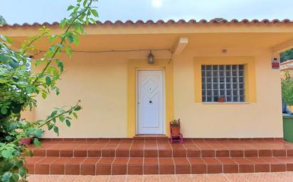 Exterior view of House or chalet for sale in Riudecanyes  with Terrace and Balcony