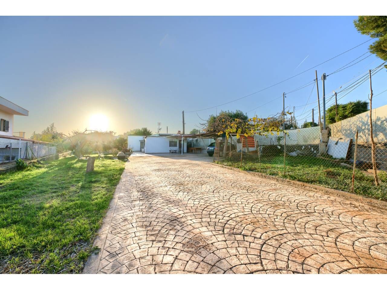 Vista exterior de Casa o xalet en venda en Vilanova i la Geltrú amb Aire condicionat i Jardí privat