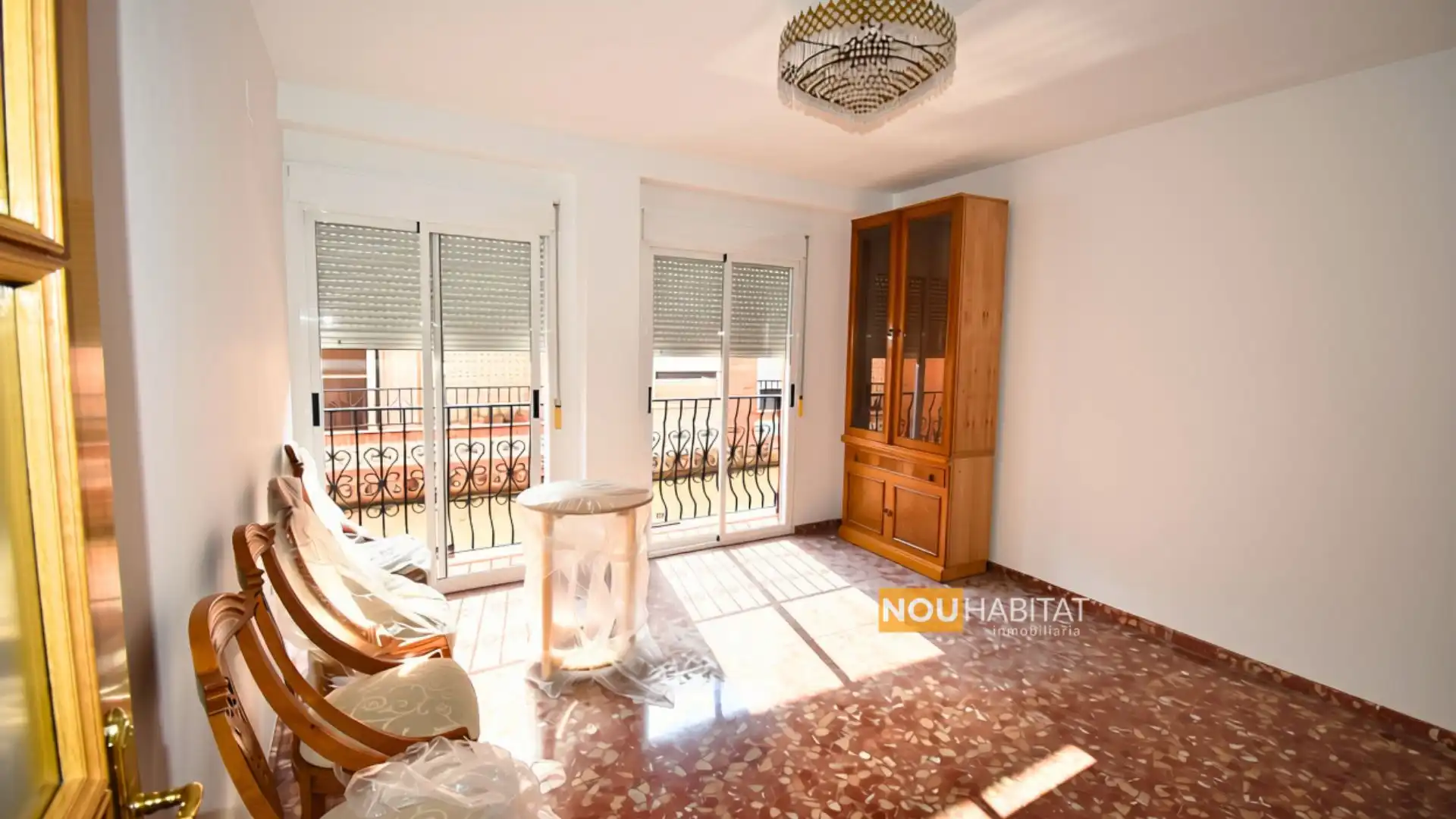 Außenansicht von Wohnung zur Miete in Montserrat mit Balkon