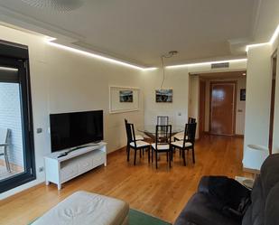 Living room of Flat for sale in San Sebastián de los Reyes  with Air Conditioner, Heating and Parquet flooring