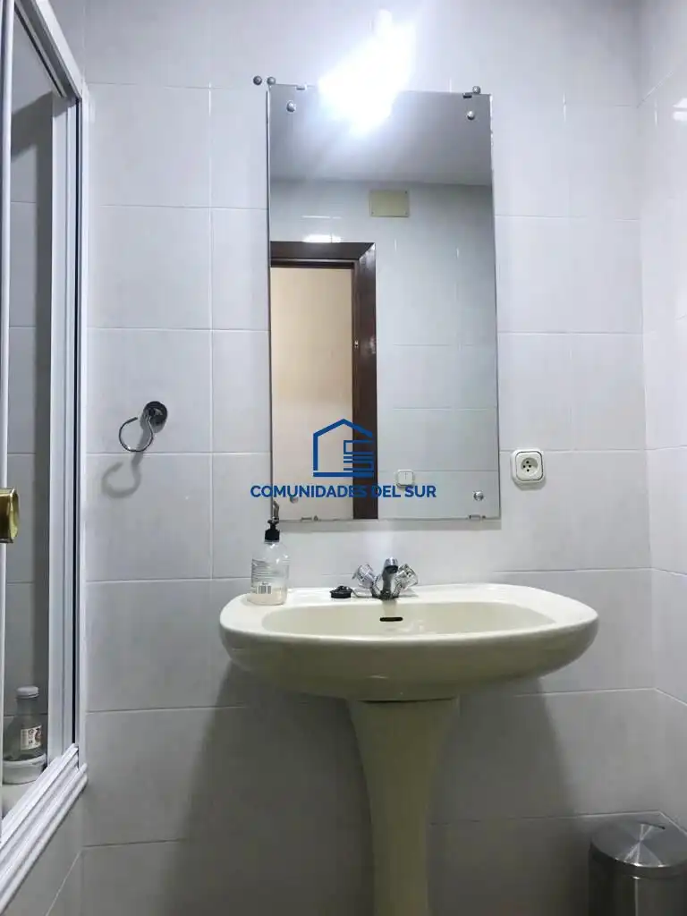 Bathroom of Flat for rent in Cádiz  with Terrace and Furnished