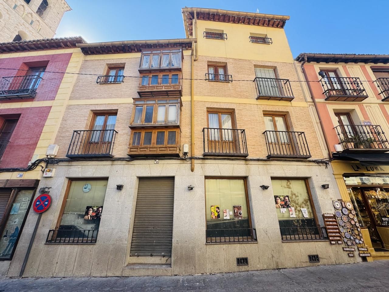 Vista exterior de Edificio en venta en  Toledo Capital