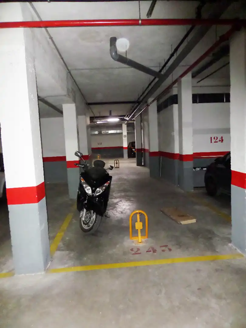 Parkplatz von Garage zum Verkauf in Elche / Elx