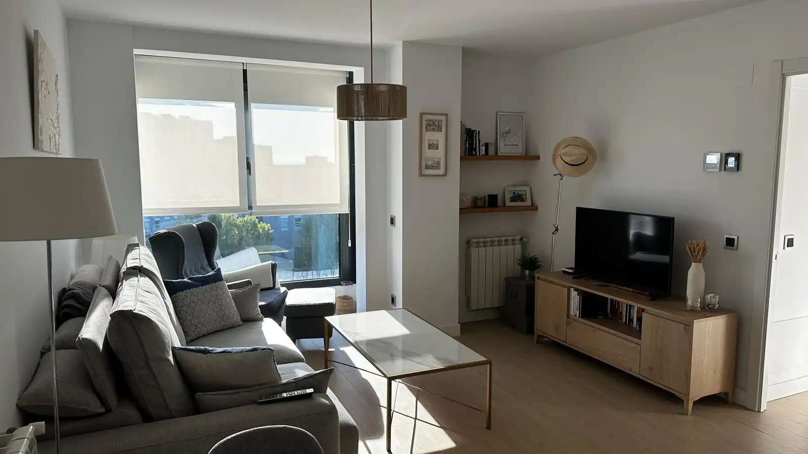 Living room of Flat for rent in Madrid  with Air Conditioner, Heating and Parquet flooring