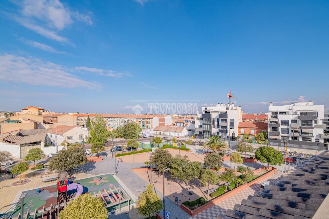 Vista exterior de Àtic en venda en Armilla amb Aire condicionat i Calefacció