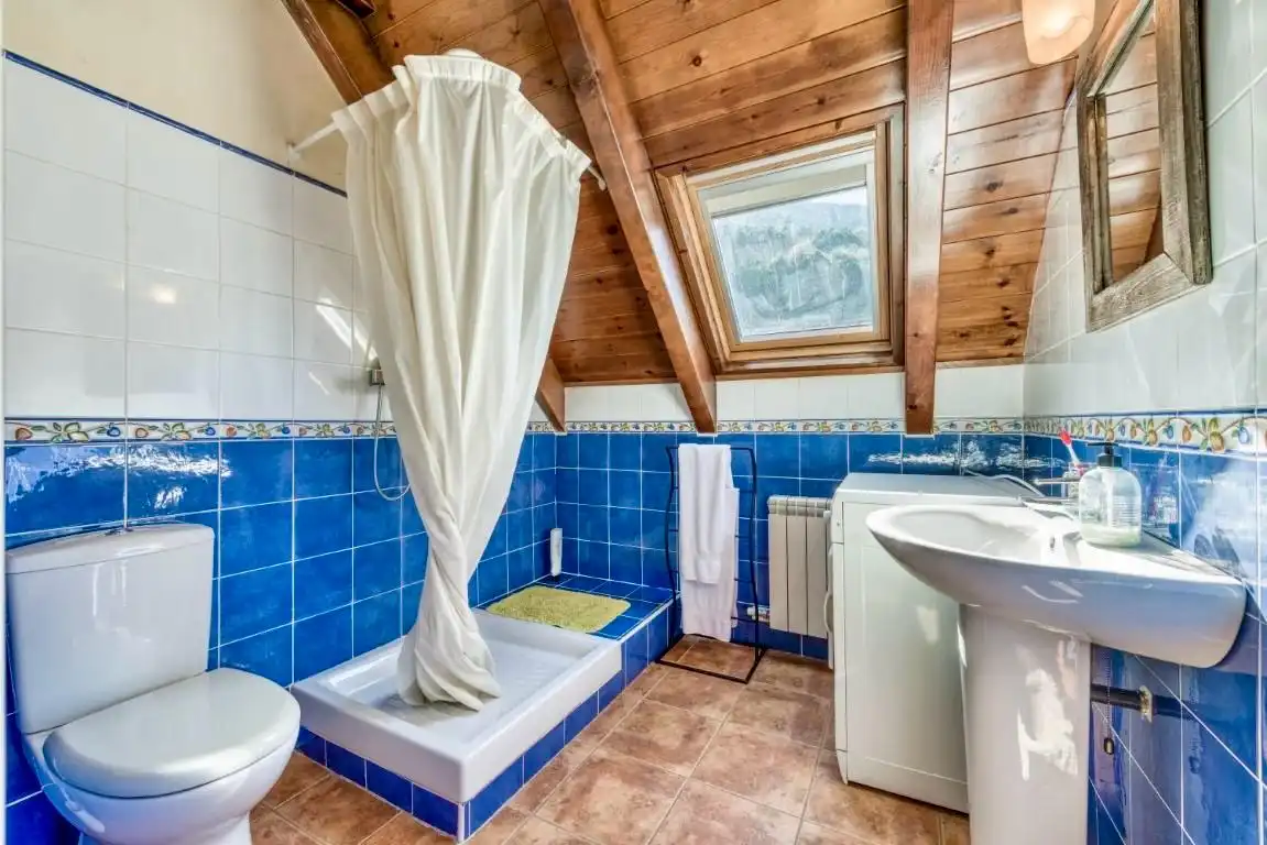Bathroom of Flat for rent in Vielha e Mijaran  with Heating, Parquet flooring and Furnished