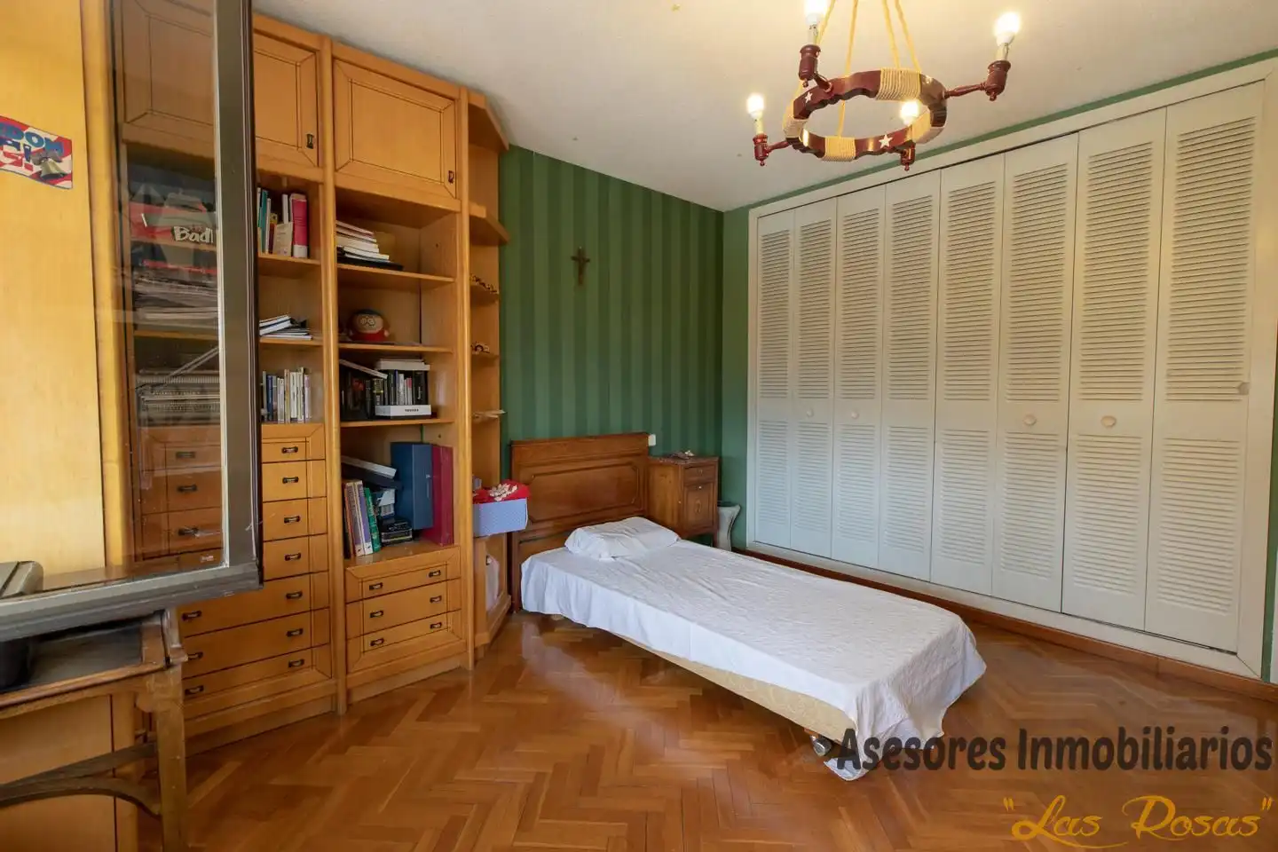 Schlafzimmer von Einfamilien-Reihenhaus zum Verkauf in Madrid mit Klimaanlage, Heizung und Privatgarten