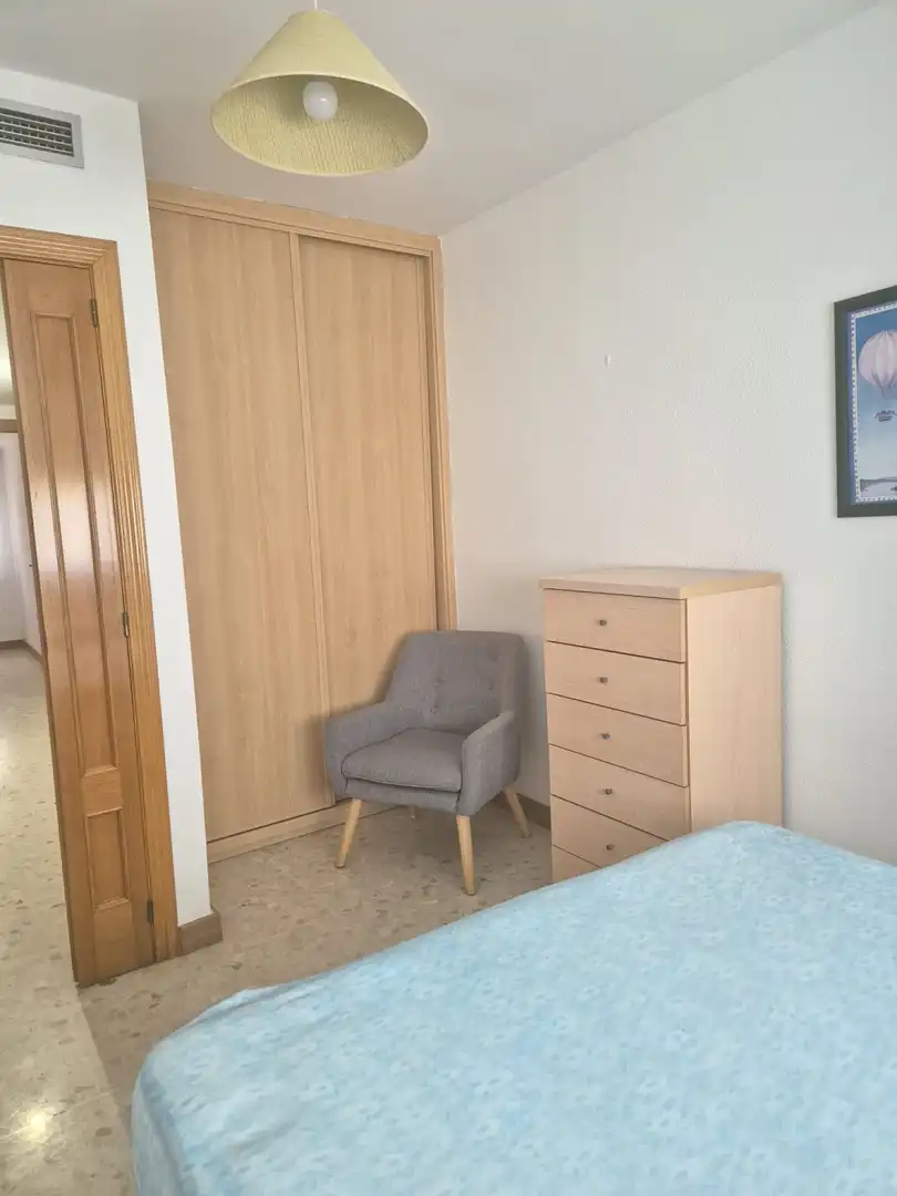 Dormitori de Apartament de lloguer en Badajoz amb Aire condicionat, Calefacció i Moblat