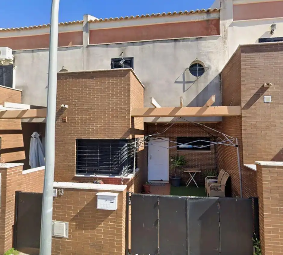 Adossat amb jardí en venda a Calle CAÑADA DE LOS NEGREROS 13