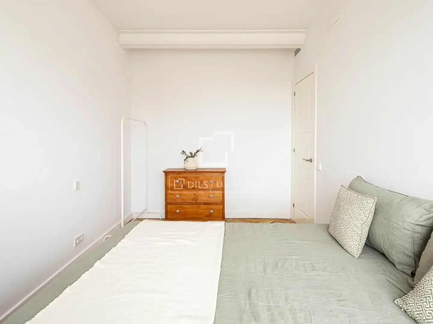 Schlafzimmer von Dachboden zum Verkauf in Barcelona mit Klimaanlage, Terrasse und Balkon