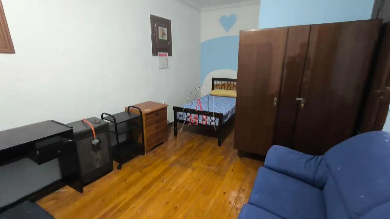 Habitación de Casa o chalet en venta en León Capital  con Calefacción y Trastero