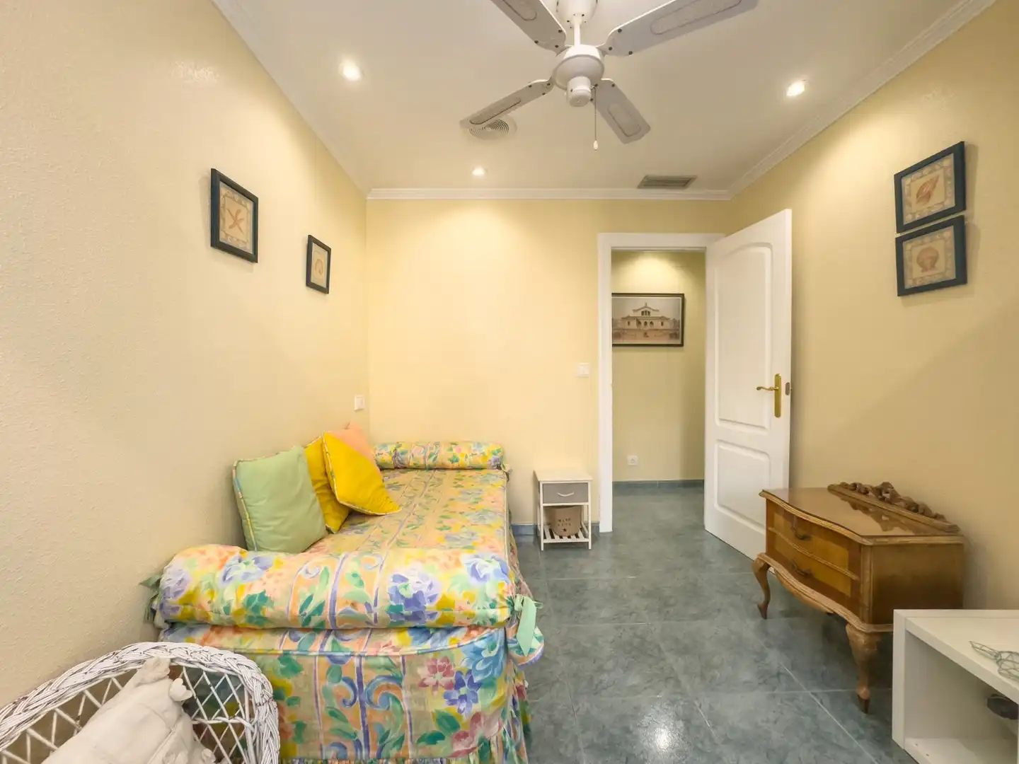 Dormitori de Apartament de lloguer en Santa Pola amb Terrassa, Moblat i Forn