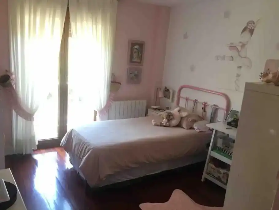 Dormitori de Casa o xalet de lloguer en Vigo  amb Piscina i Balcó