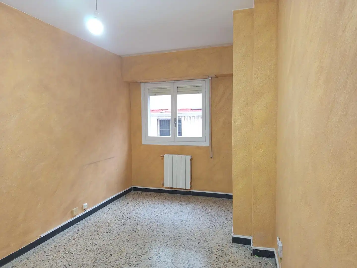 Bedroom of Flat for sale in Zaragoza  with Heating, Terrace and Balcony