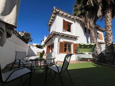 Casa bifamiliare con giardino in vendita a Carrer Tenis