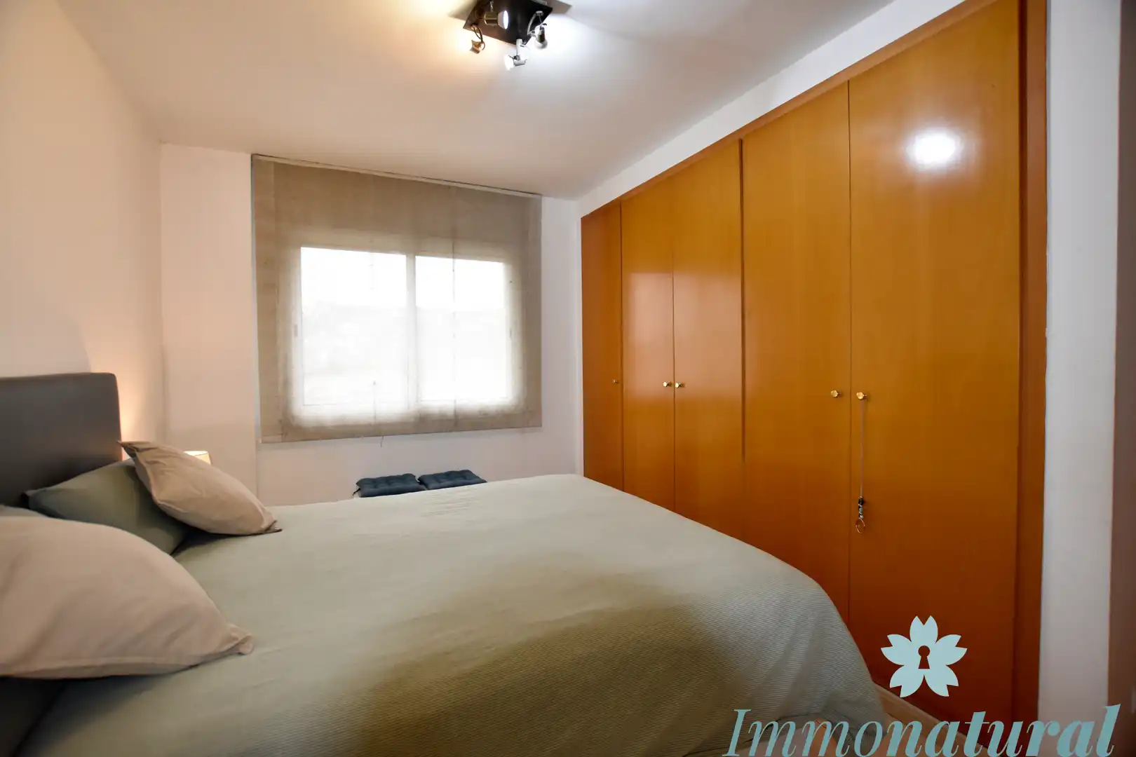 Habitación de Ático en venta en Torrelles de Llobregat con Calefacción, Terraza y Trastero