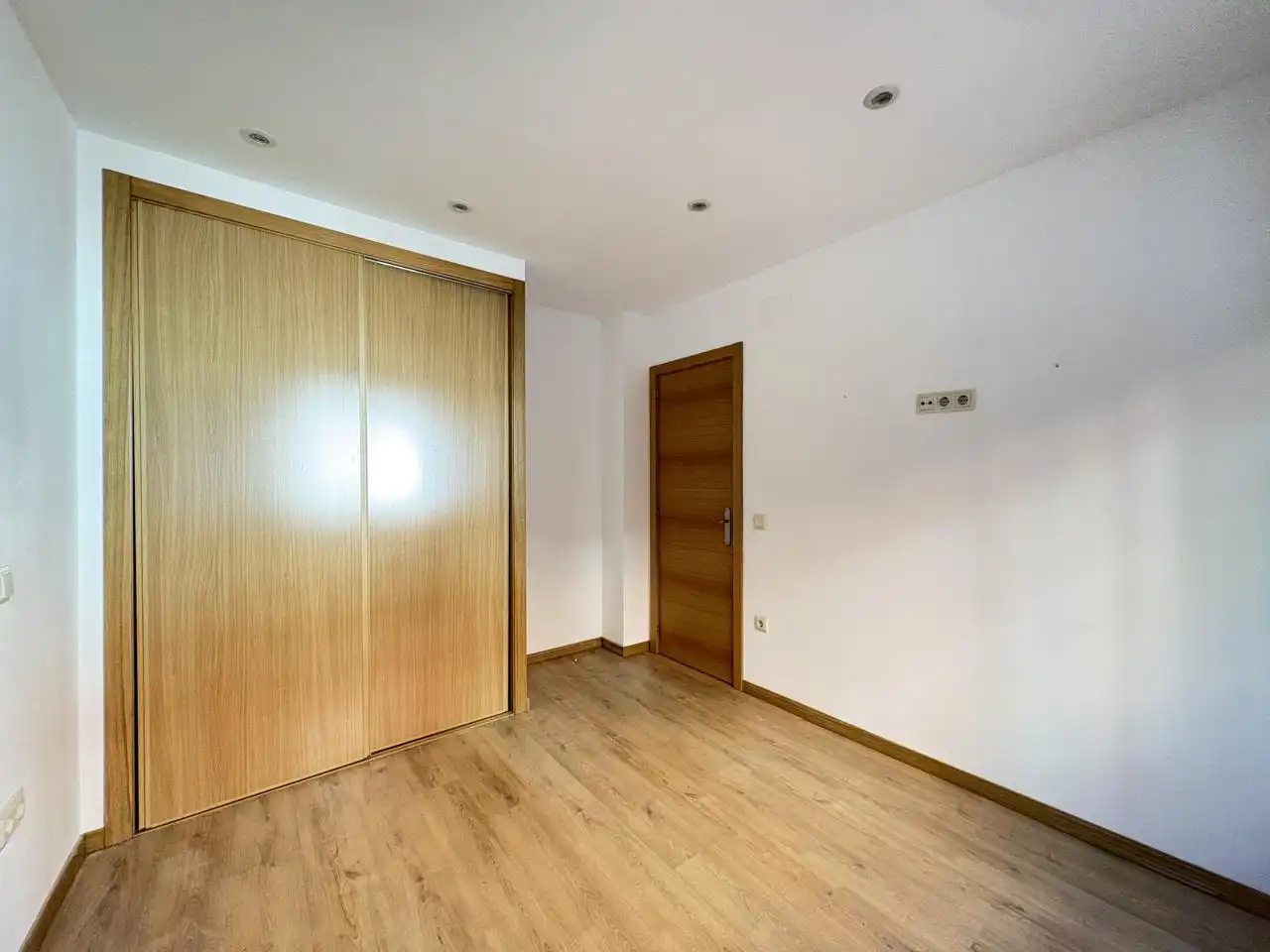 Ground floor for rent in Calle Juan Carlos I, Casco Antiguo