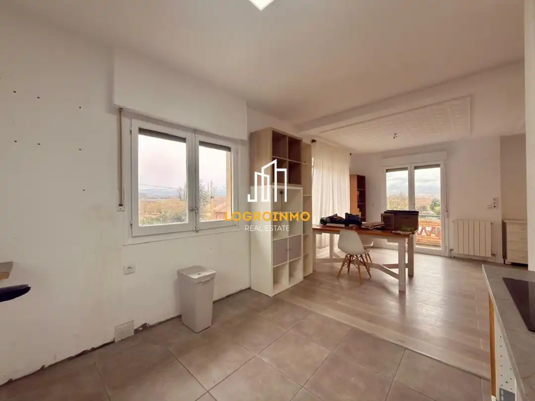 Living room of Houses for sale in Tricio  with Heating, Private garden and Parquet flooring