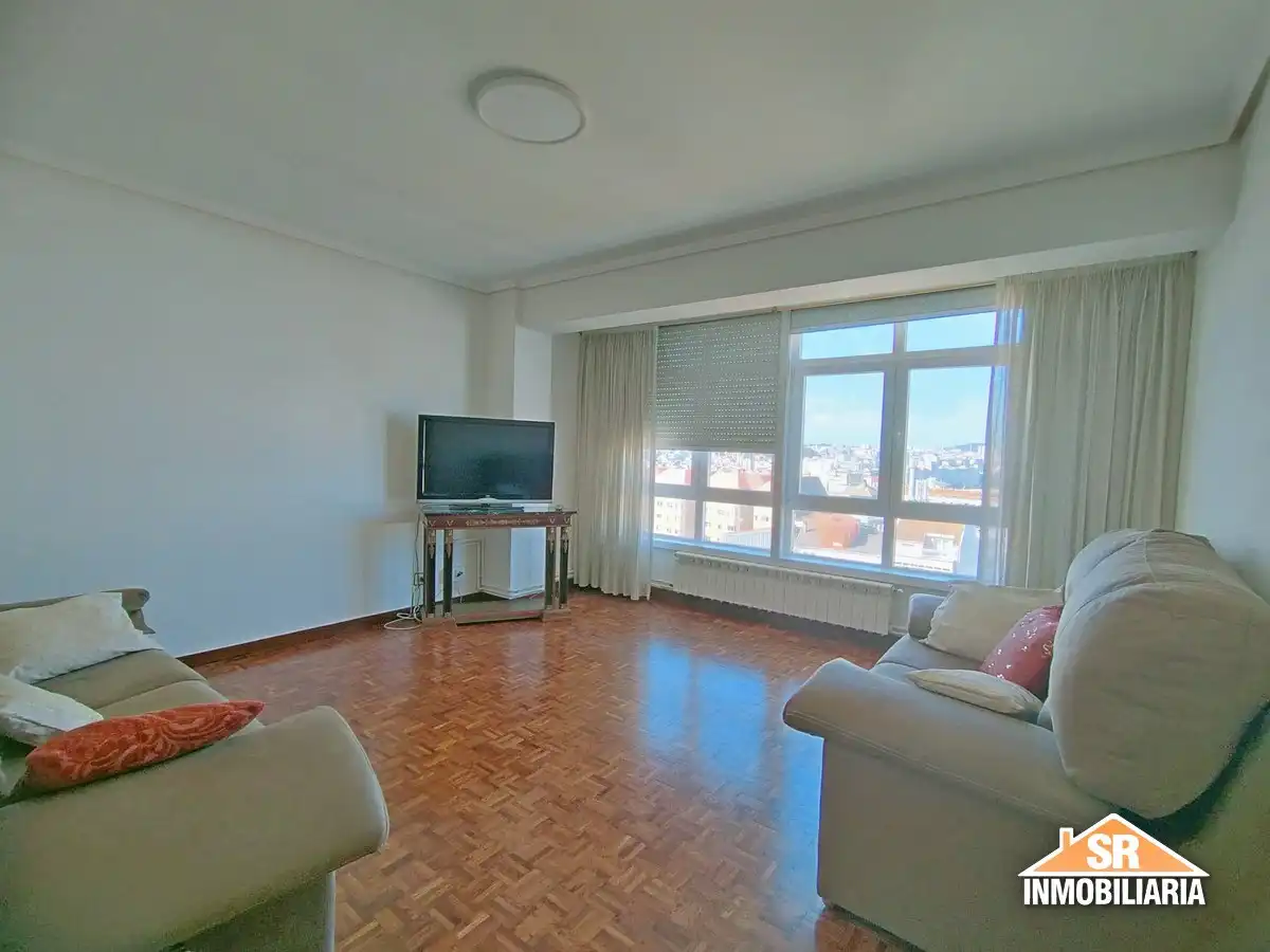 Sala d'estar de Pis de lloguer en A Coruña Capital  amb Parquet, Forn i Rentadora