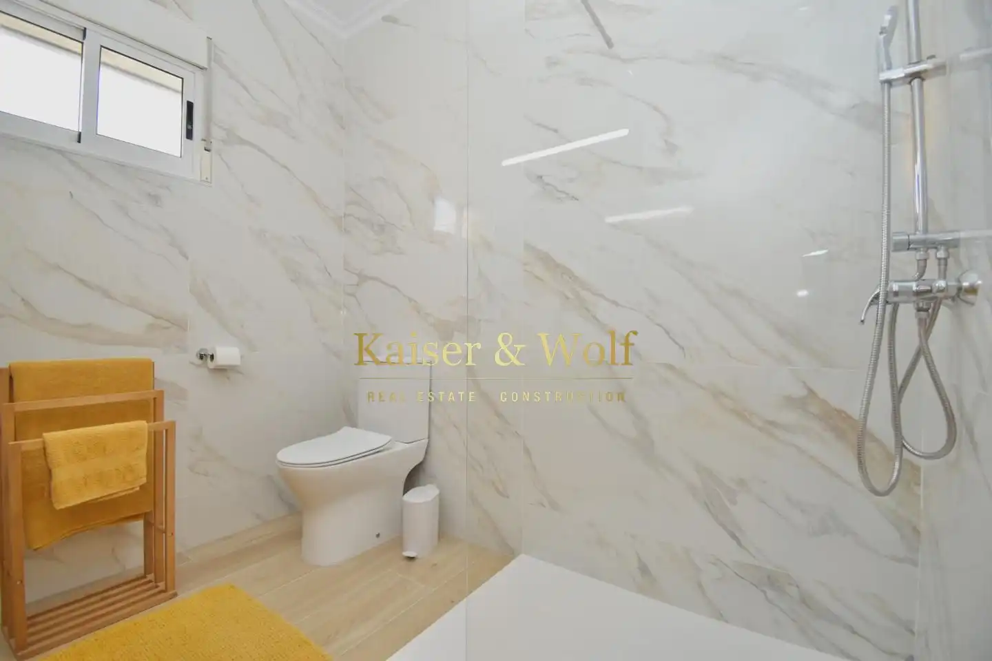 Bathroom of Houses for sale in Elche / Elx  with Air Conditioner, Private garden and Terrace