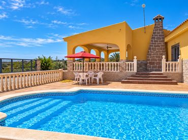 Villa con piscina in vendita a Novelda