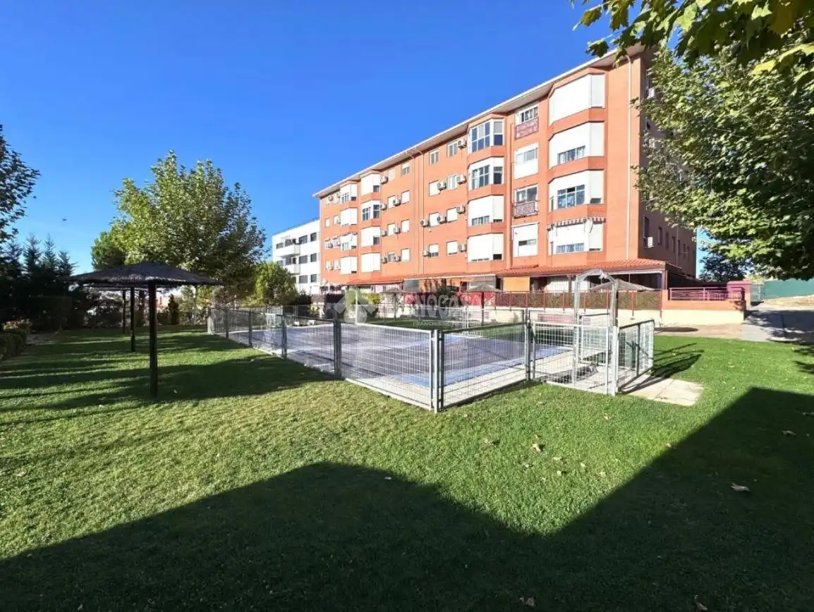 Vista exterior de Piso en venta en Arganda del Rey con Aire acondicionado, Calefacción y Piscina comunitaria