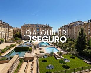 Vista exterior de Pis de lloguer en  Madrid Capital amb Calefacció, Traster i Piscina