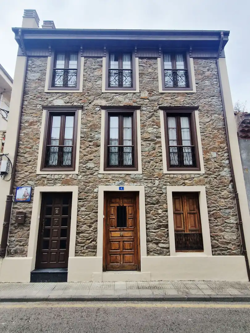 Vista exterior de Casa adosada en venta en Soto del Barco con Calefacción y Terraza