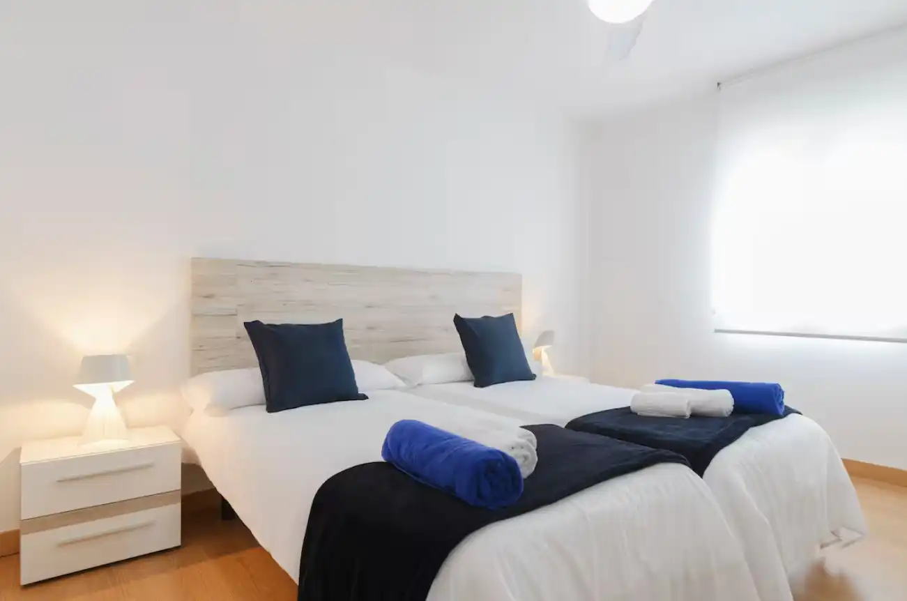 Bedroom of Apartments for rent in Marbella  with Air Conditioner, Heating and Parquet flooring