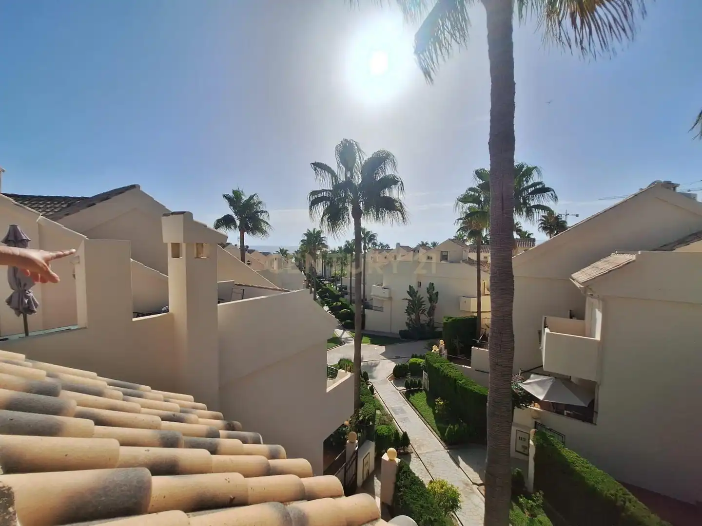 Vista exterior de Casa adosada de alquiler en Marbella con Aire acondicionado, Trastero y Piscina