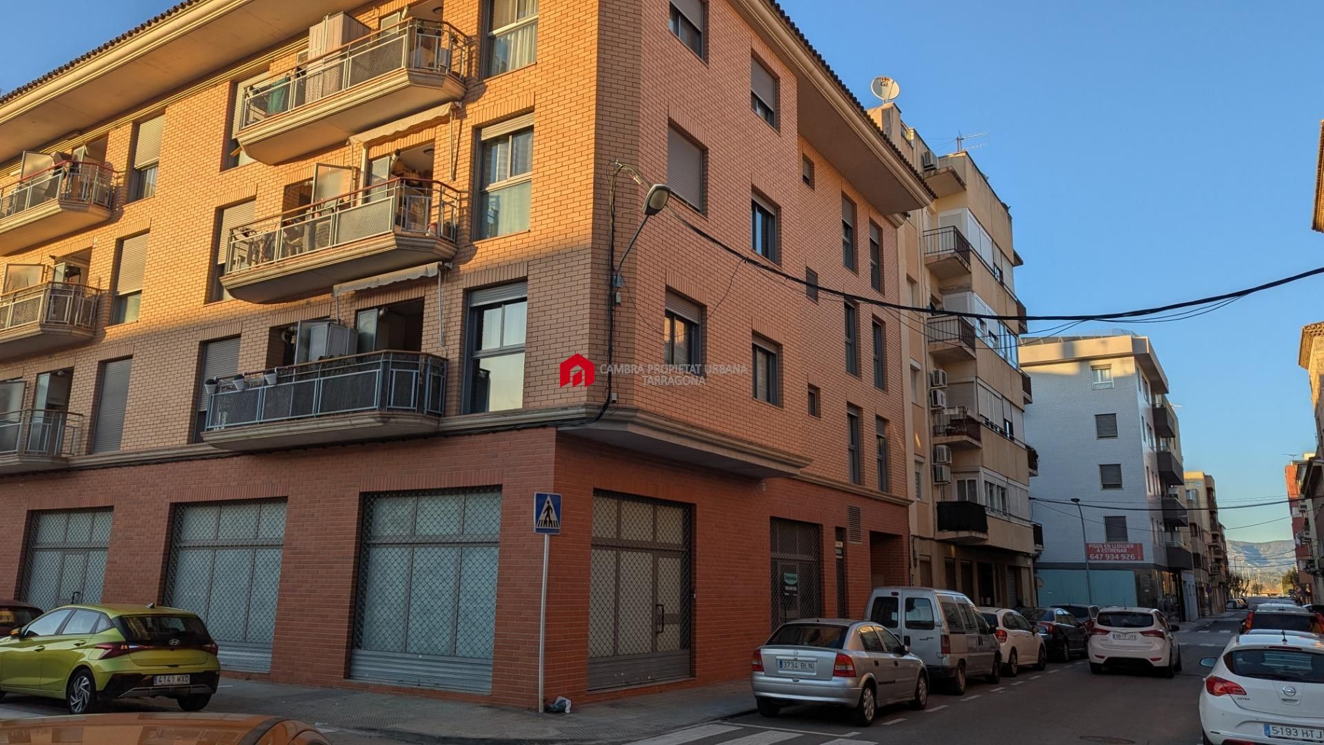 Vista exterior de Local en venda en Tortosa
