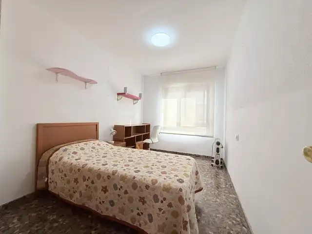 Habitación de Piso en venta en Castellón de la Plana / Castelló de la Plana con Aire acondicionado, Calefacción y Terraza