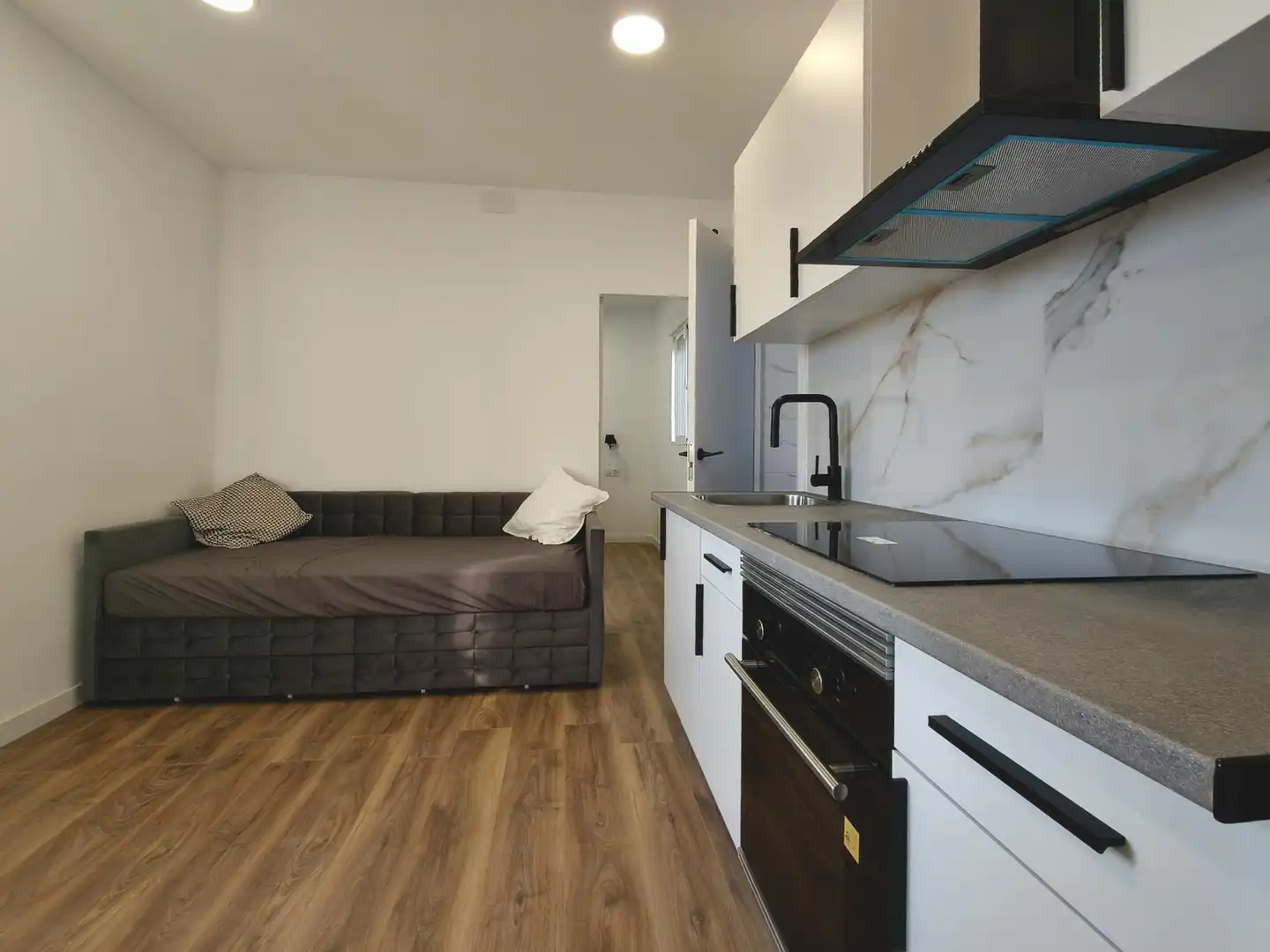 Cocina de Ático en venta en L'Hospitalet de Llobregat con Parquet, Terraza y Trastero