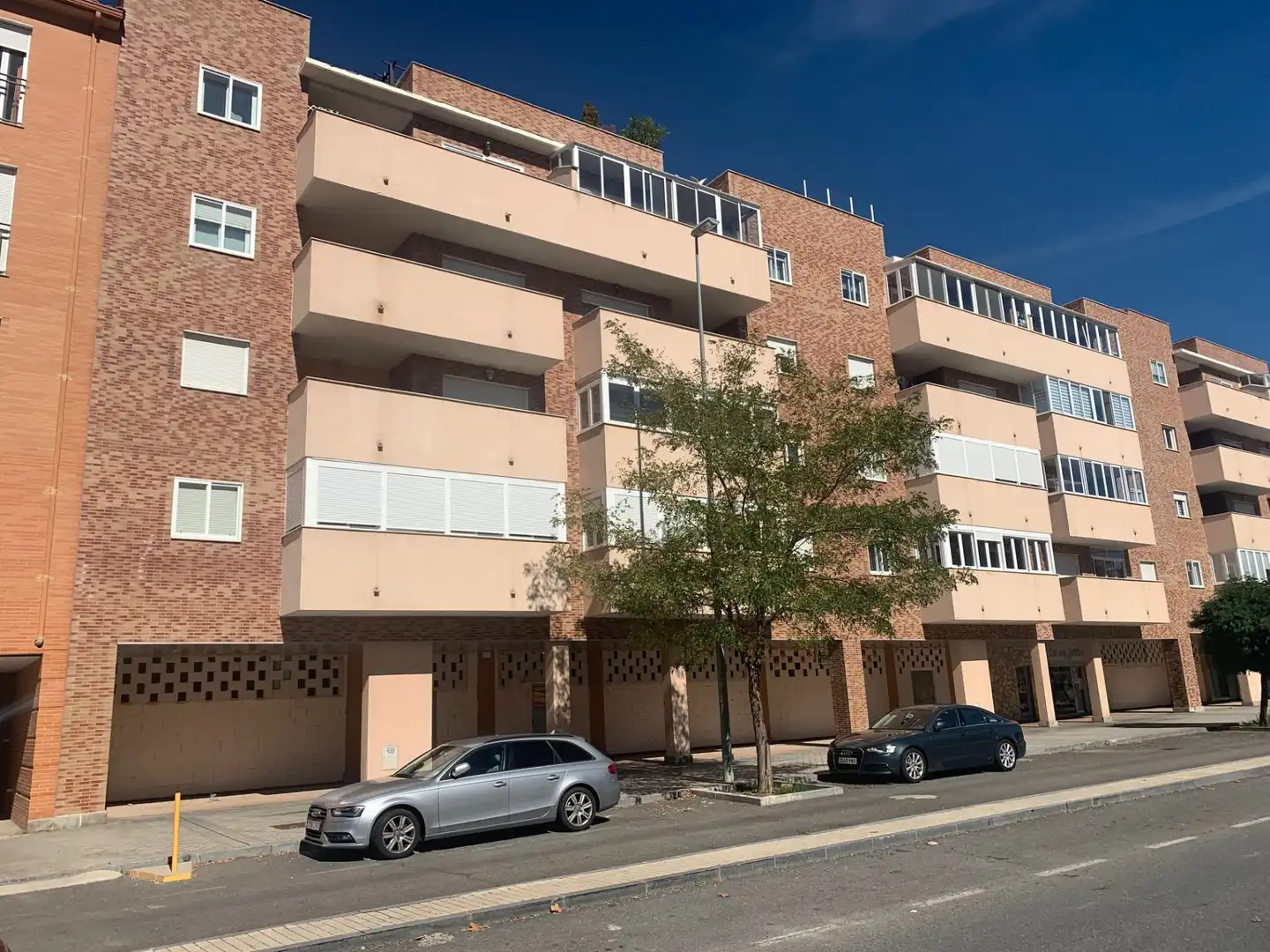 Vista exterior de Local de lloguer en Ávila
