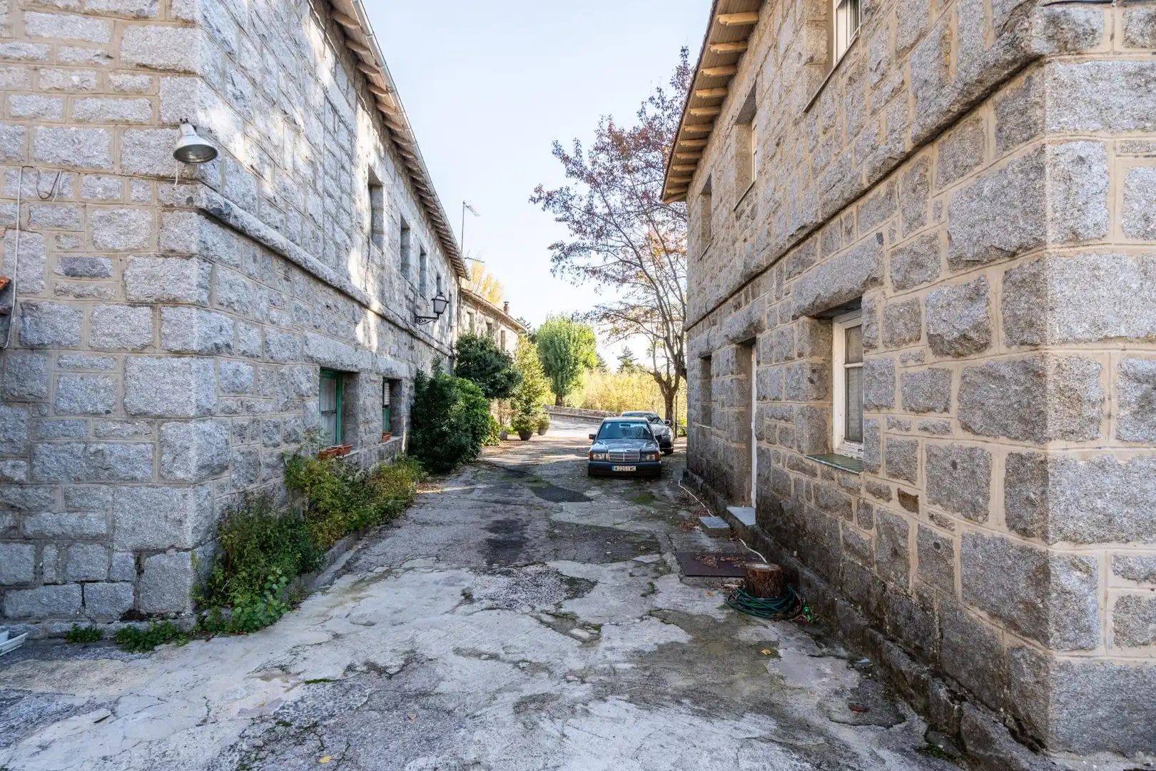 Vista exterior de Edificio en venta en Guadarrama