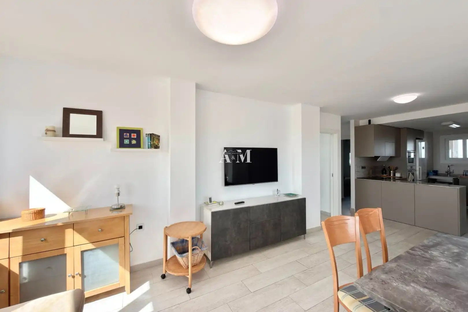Sala d'estar de Pis de lloguer en Torrevieja amb Terrassa, Piscina i Moblat