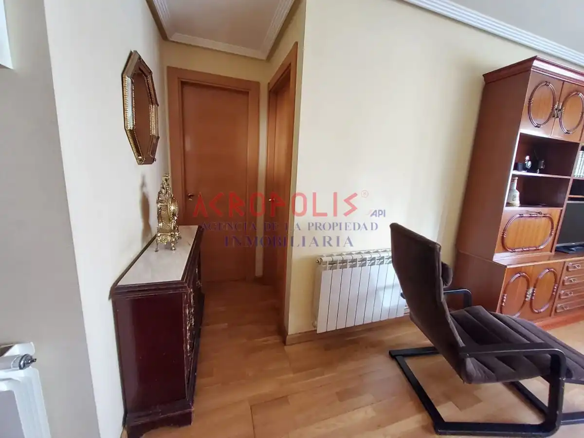 Dormitori de Apartament en venda en San Andrés del Rabanedo amb Calefacció, Terrassa i Traster