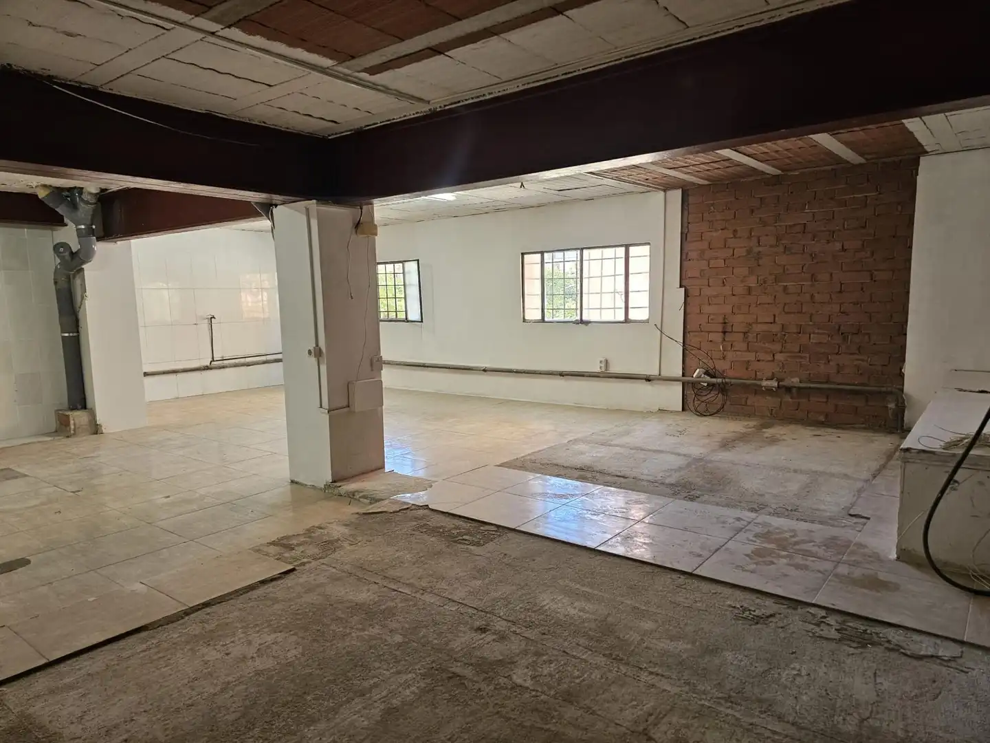 Local comercial en venda a Nucli Urbà, imagen 2
