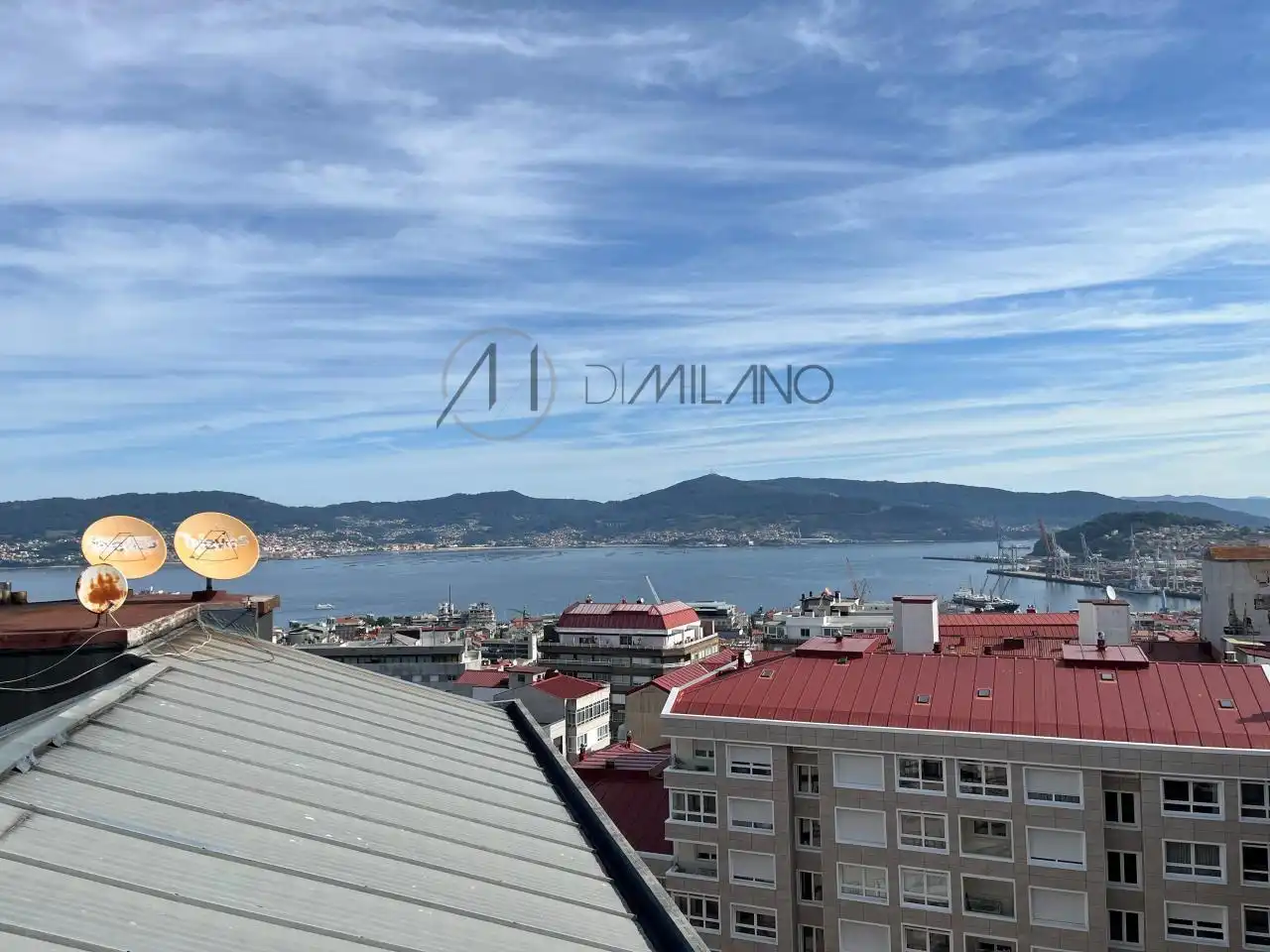 Vista exterior de Dúplex de alquiler en Vigo  con Calefacción, Parquet y Trastero