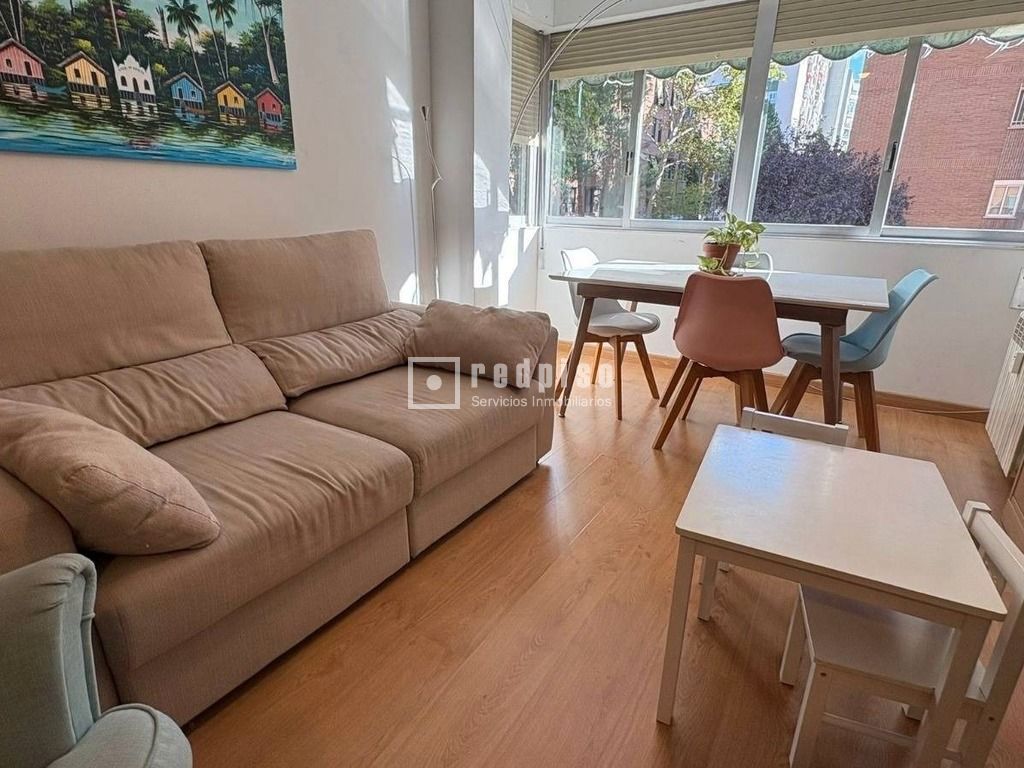 Sala d'estar de Pis en venda en  Madrid Capital amb Calefacció