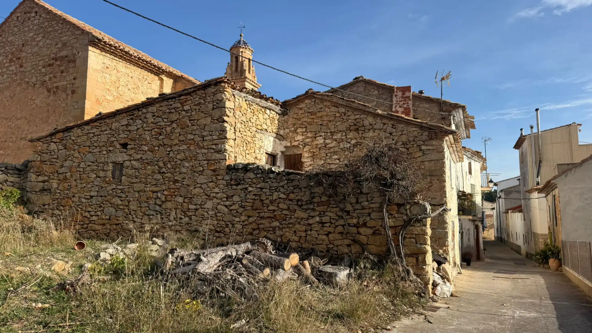 Vista exterior de Casa o xalet en venda en Zucaina amb Terrassa