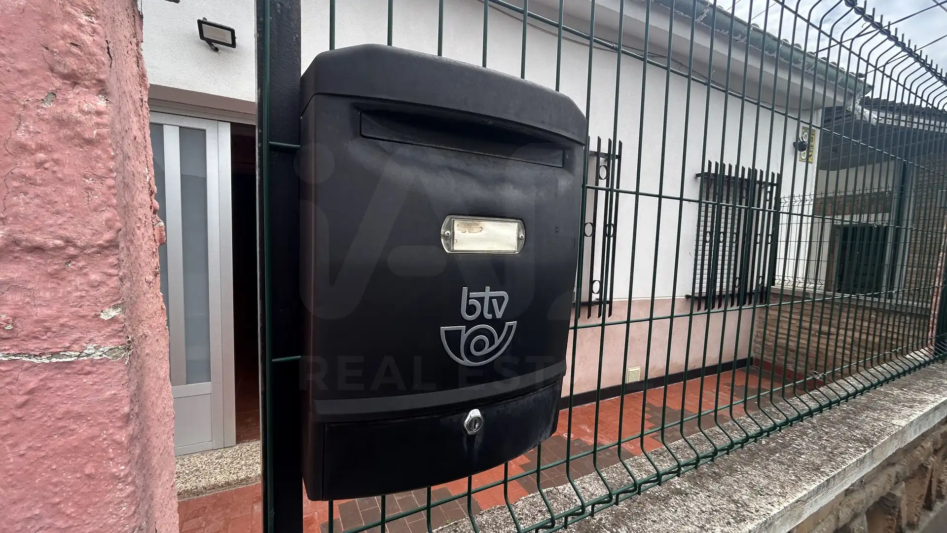 Vista exterior de Finca rústica en venda en  Logroño amb Calefacció i Piscina