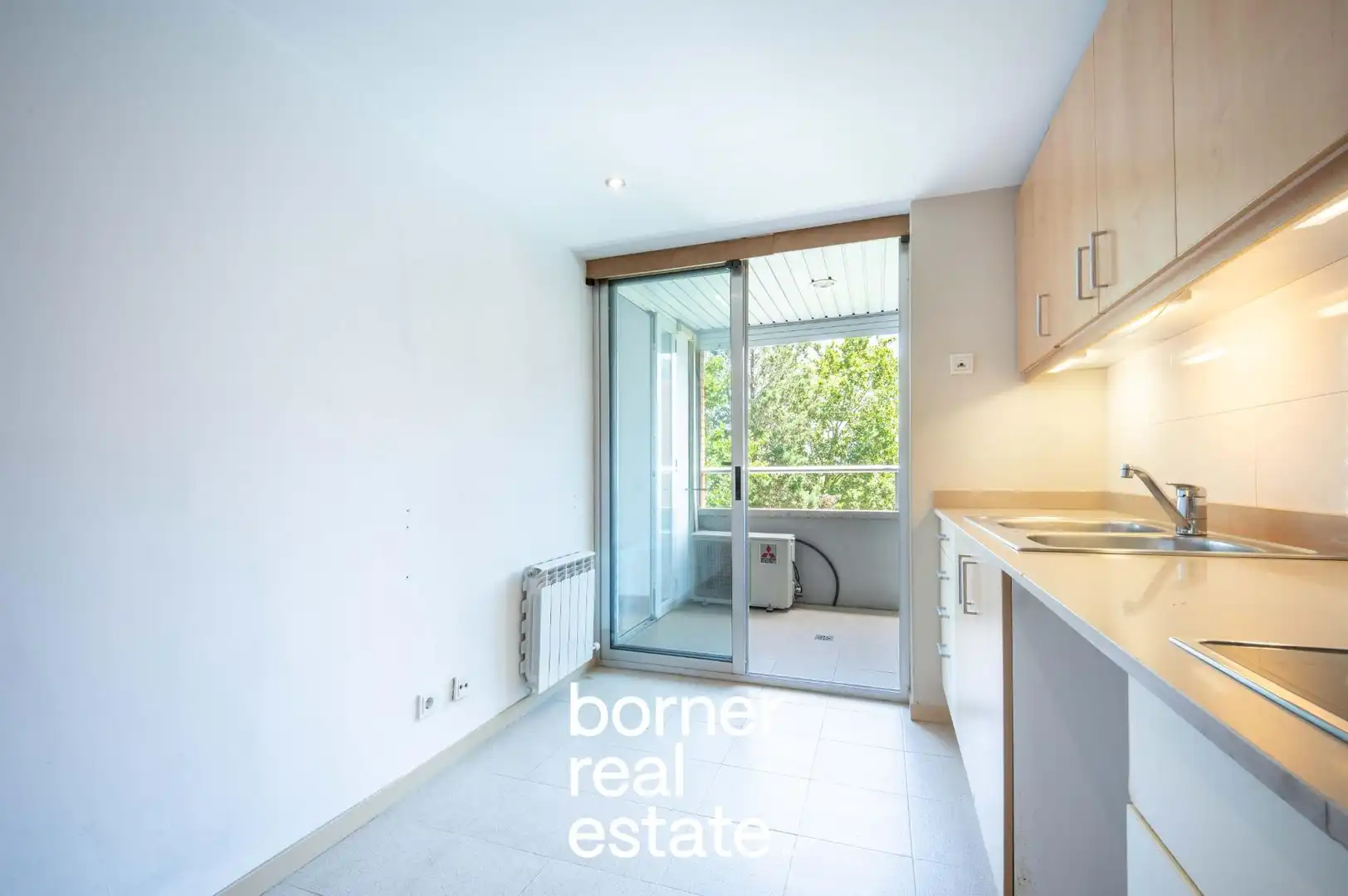 Vista exterior de Piso en venta en Sant Cugat del Vallès con Aire acondicionado, Calefacción y Jardín privado