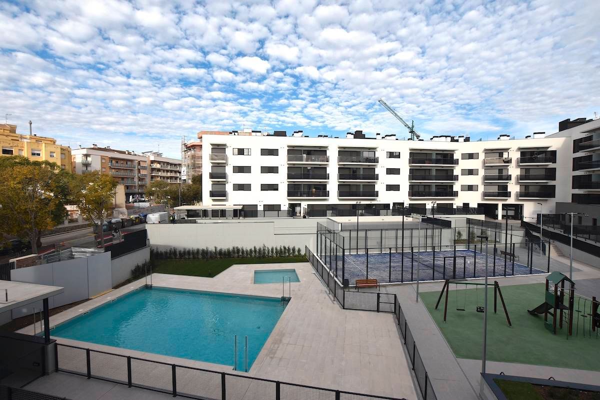 Swimming pool of Flat to rent in Vilanova i la Geltrú  with Air Conditioner, Heating and Parquet flooring