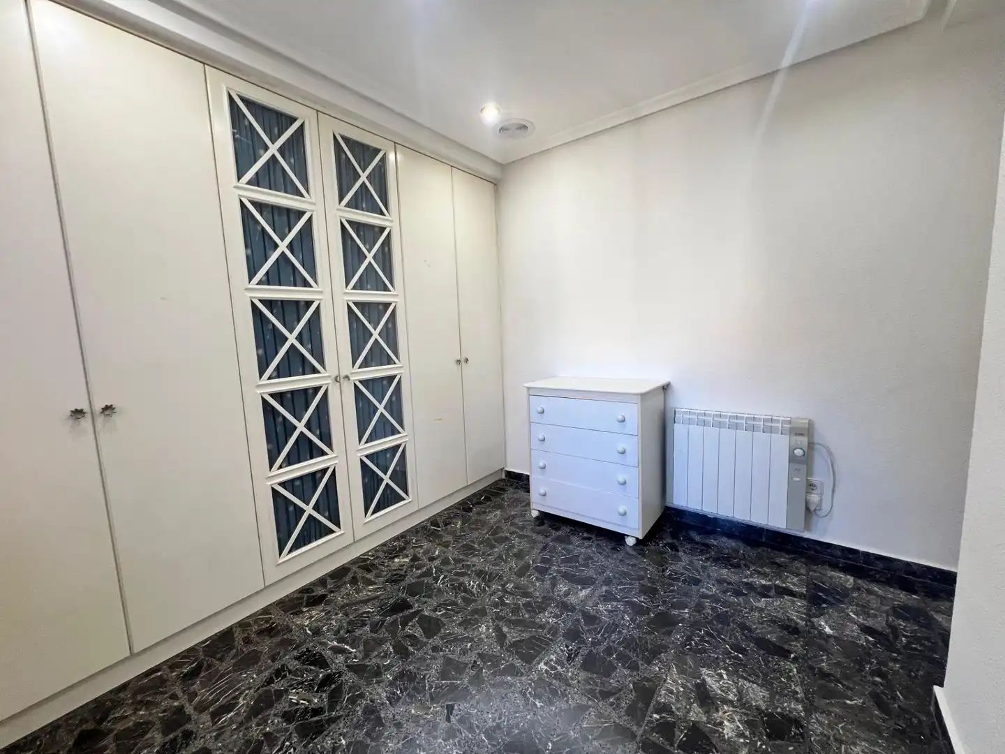 Habitación de Piso de alquiler en Elche / Elx con Aire acondicionado y Amueblado