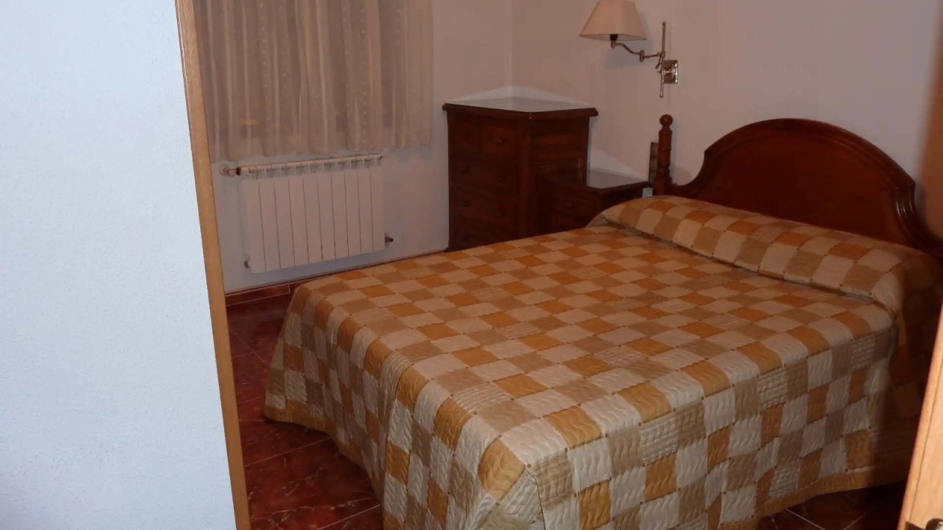 Dormitori de Apartament de lloguer en Zamora Capital  amb Calefacció, Parquet i Moblat